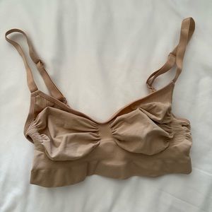 Brand new without tags Skims bra size 2XL/3XL